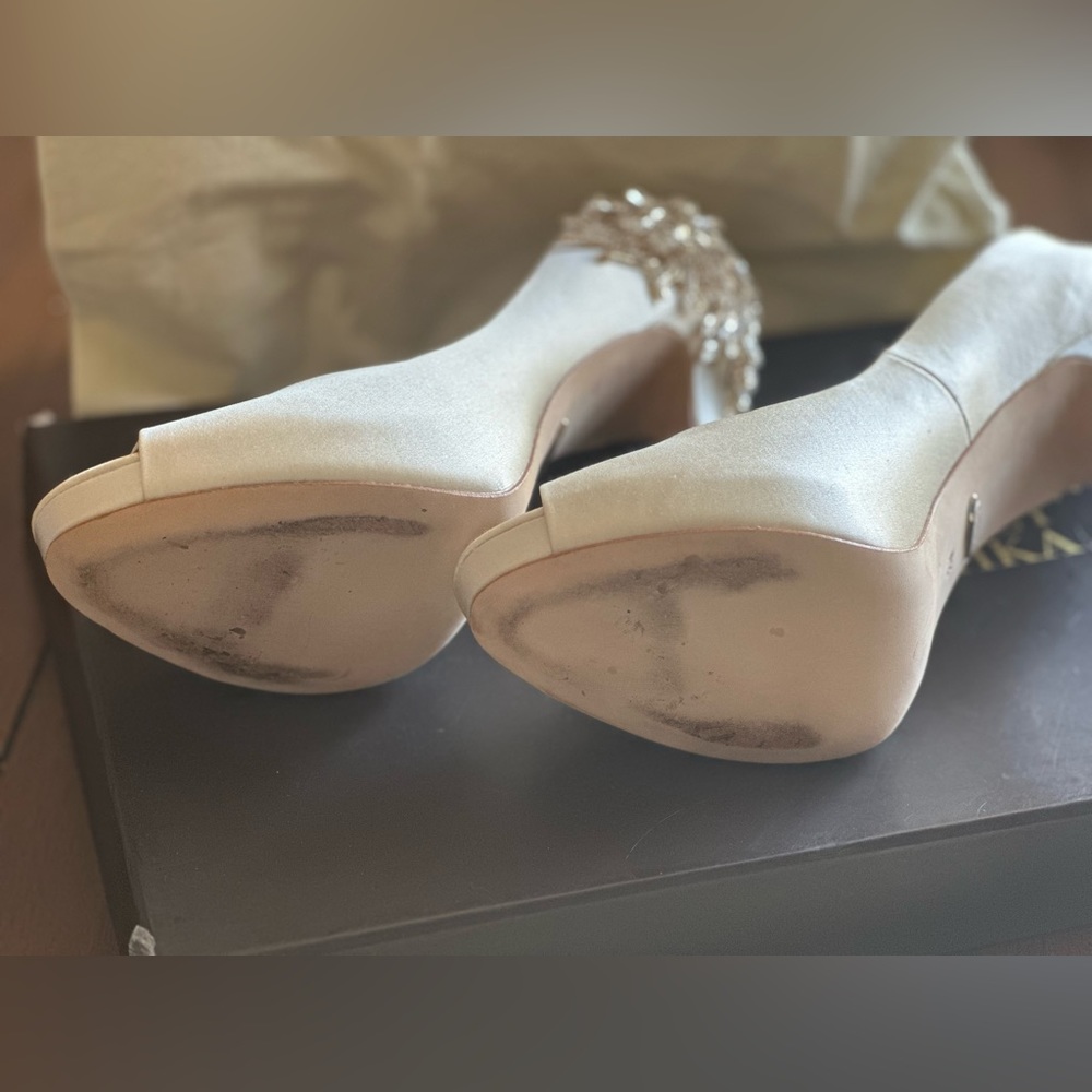 Badgley Mischka Ivory Shoes w/ Crystals size 8.5 style Marcia - Picture 3 of 13